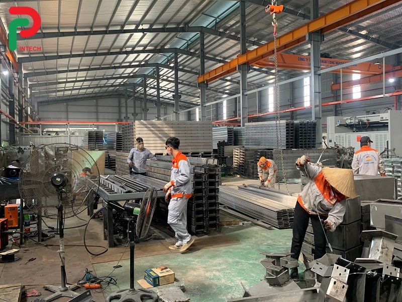 Sản xuất vỏ tủ điện sơn tĩnh điện tại nhà máy Hadra