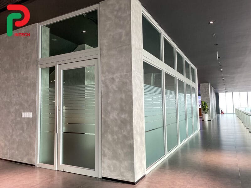 Cửa Kính Chống Cháy Có Thực Sự An Toàn Hay Chỉ Là Chiêu Trò Quảng Cáo?