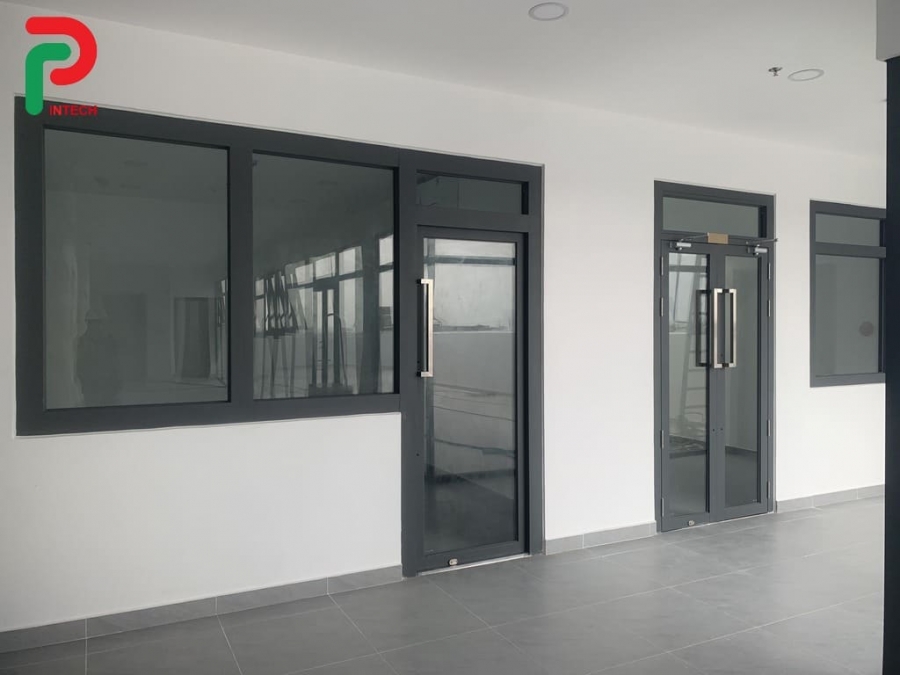 Cửa Kính Chống Cháy 70 Phút - Cơ Chế Ngăn Truyền Nhiệt Ra Sao?