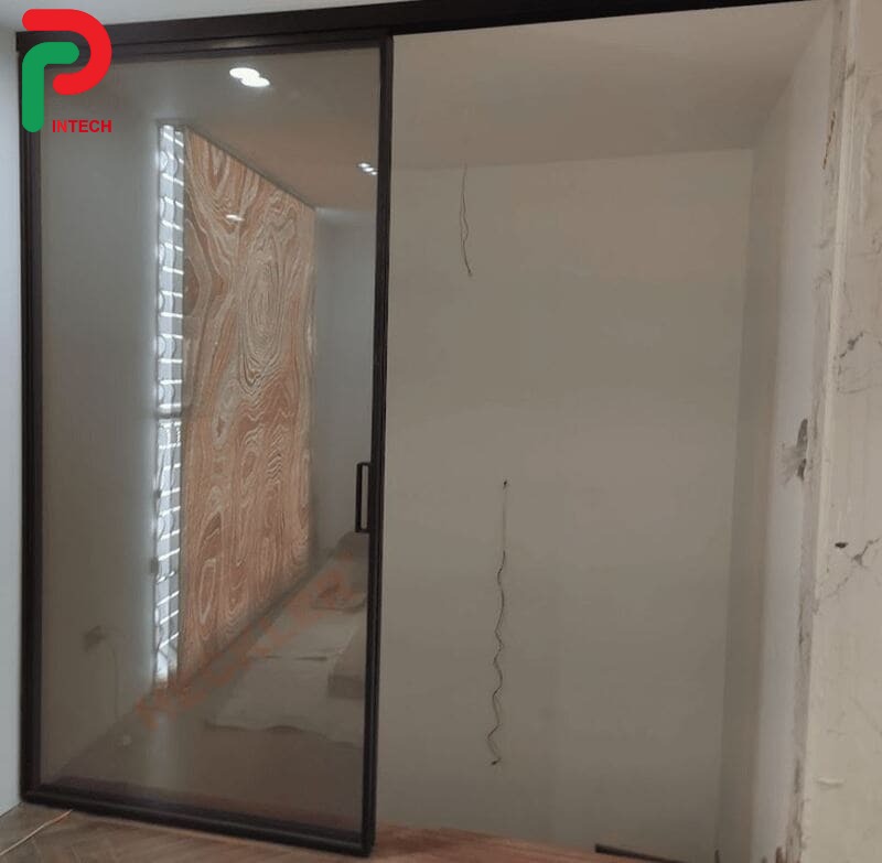 Cửa Lùa Chống Cháy: Kinh Nghiệm Chọn Cho Công Trình Đông Người