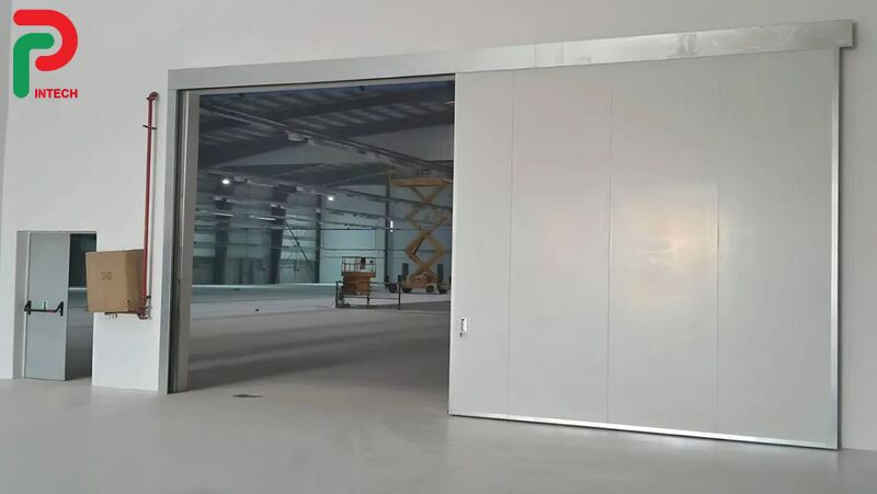 Cửa Lùa Chống Cháy – Giải Pháp Tiết Kiệm Không Gian Cho Văn Phòng, Trung Tâm Thương Mại