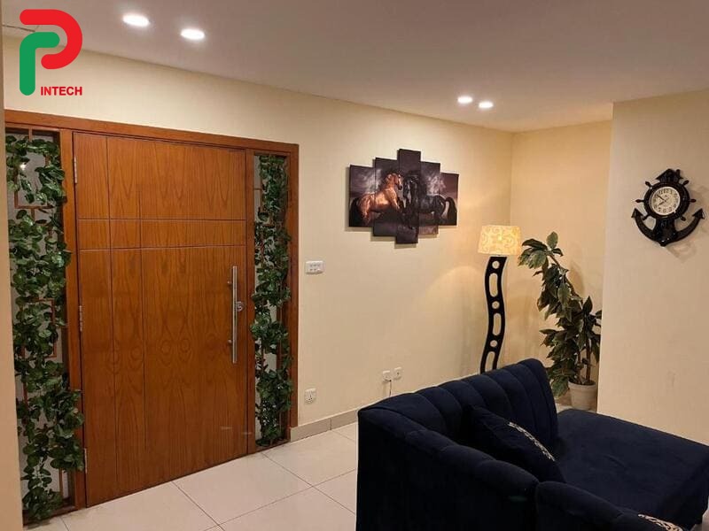 Cửa Sắt Chống Cháy Vân Gỗ Chung Cư: Chốt Bảo Vệ Cư Dân Mỗi Tầng
