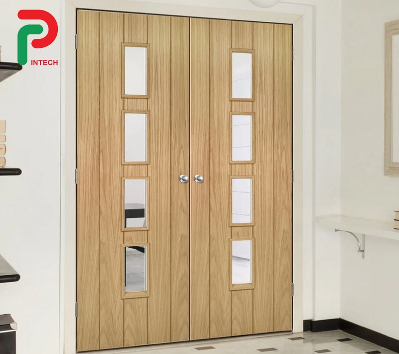 Cửa Sắt Vân Gỗ Kết Hợp Kính: Thiết Kế Thông Minh, Sang Trọng
