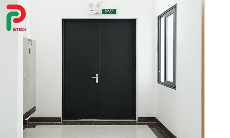 Cửa thép chống cháy đạt chuẩn PCCC Bảng giá mới 2026