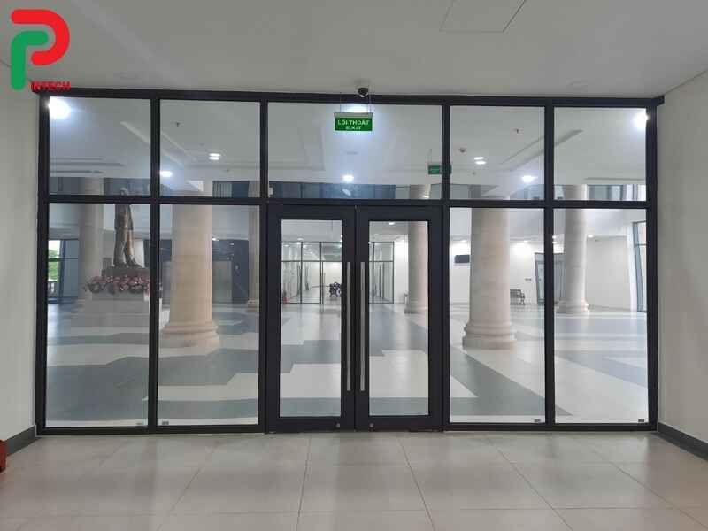 Lắp Đặt Cửa Và Vách Kính Chống Cháy Có Đắt Không? Tổng Chi Phí & Lợi Ích Lâu Dài