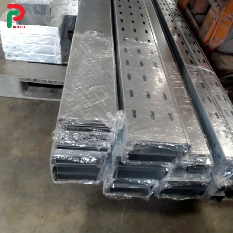 Máng Cáp 300x100 - Mẹo Sửa Lỗi Hở Mối Nối Nhanh, Chuẩn 100%