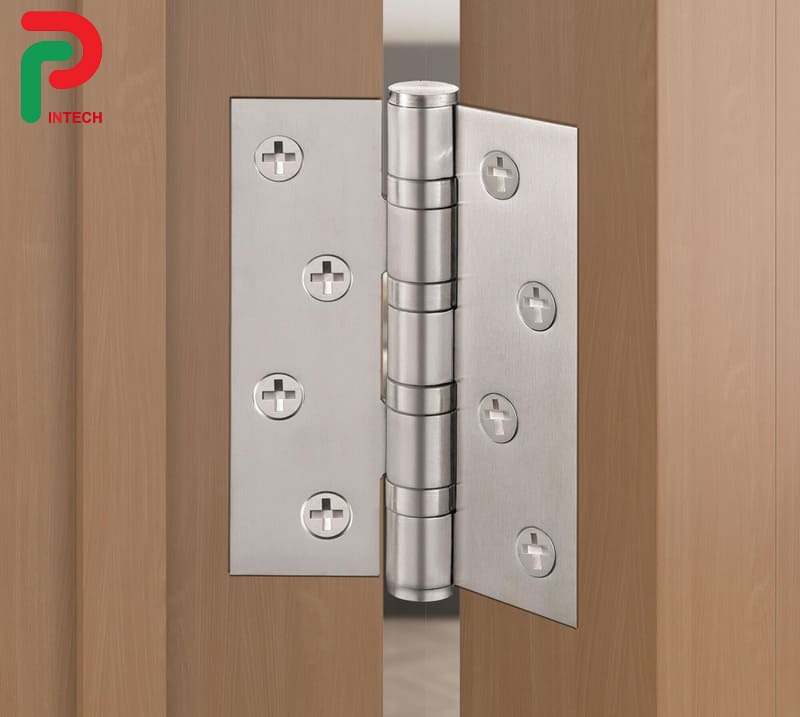 Phụ Kiện Đi Kèm Cửa Chống Cháy: Khóa, Tay Co Thủy Lực, Gioăng Chống Khói