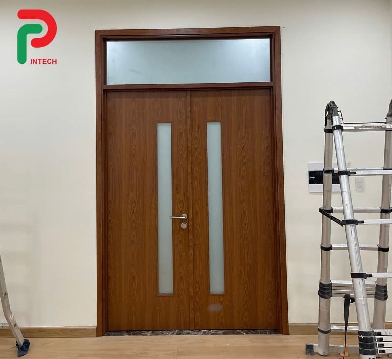 Phụ Kiện Đi Kèm Cửa Chống Cháy: Khóa, Tay Co Thủy Lực Và Gioăng Chống Khói