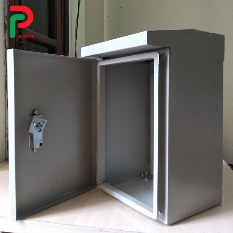 Tủ Điện 600x400x180 - Vì Sao Kỹ Sư Tránh Đặt Gần Mái Tôn?