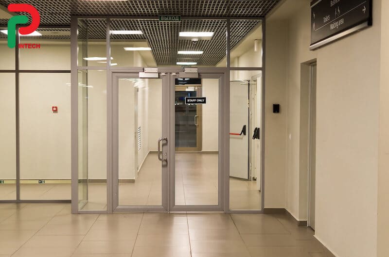 Vách Kính Chống Cháy – Giải Pháp Hiện Đại Cho Công Trình Cần Ngăn Cháy Lan Hiệu Quả