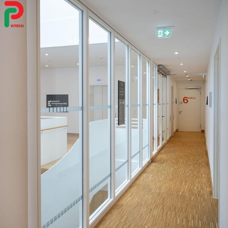 Vách Kính Chống Cháy – Giải Pháp Hiện Đại Cho Công Trình Cần Ngăn Cháy Lan Hiệu Quả