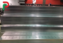 Thang Máng Cáp Cho Môi Trường Ăn Mòn: Ven Biển, Hóa Chất Chọn Loại Nào?