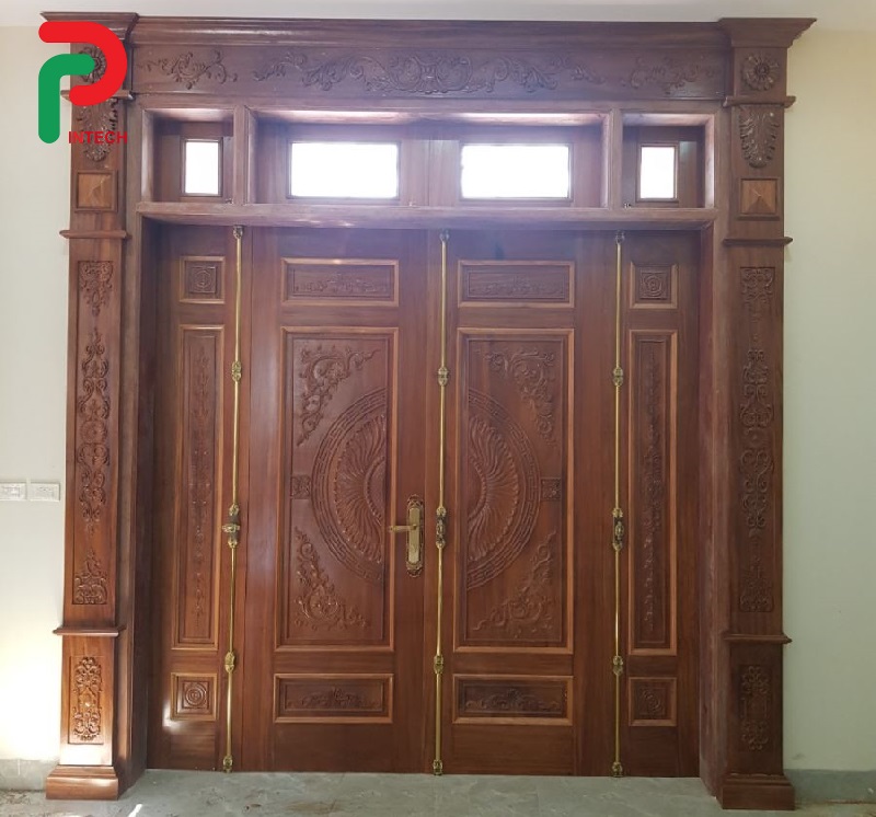 Lưu Ý Chọn Mẫu Cửa Thép Vân Gỗ 4 Cánh Cho Khí Hậu Miền Trung